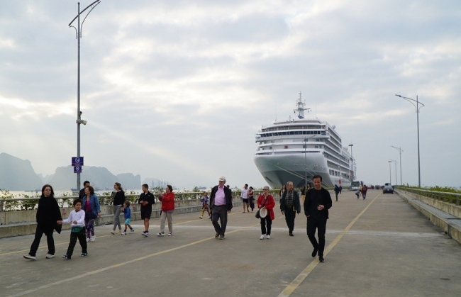 Hơn 161 triệu tấn hàng hóa qua các cảng tại Quảng Ninh trong năm 2025