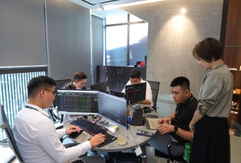 Chứng khoán ngày 28/1: Áp lực bán áp đảo, VN-Index kiểm định vùng hỗ trợ 1.800 điểm