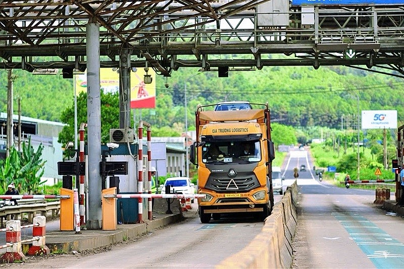 ăm 2013, Tập đoàn Đức Long Gia Lai là doanh nghiệp tiên phong tham gia đầu tư dự án nâng cấp, mở rộng Quốc lộ 14 theo hình thức BOT. Trong ảnh: Trạm thu phí BOT của Tập đoàn Đức Long Gia Lai trên Quốc lộ 14. Ảnh: DLG.