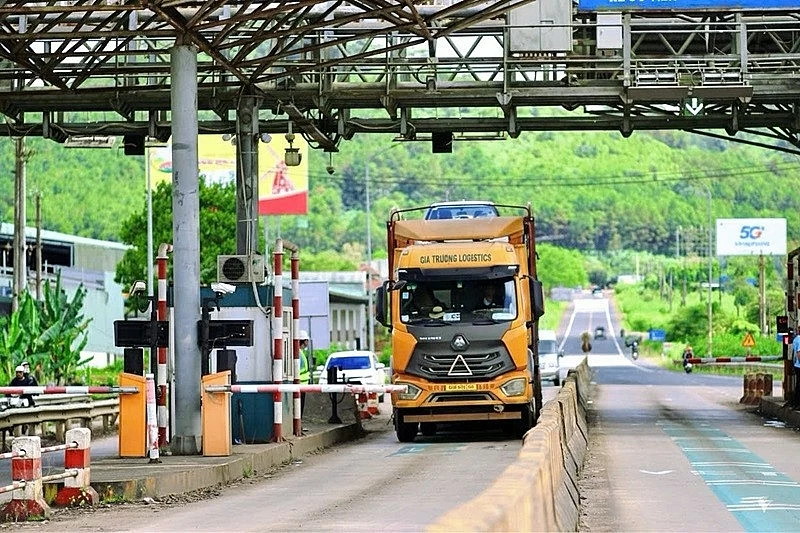 ăm 2013, Tập đoàn Đức Long Gia Lai là doanh nghiệp tiên phong tham gia đầu tư dự án nâng cấp, mở rộng Quốc lộ 14 theo hình thức BOT. Trong ảnh: Trạm thu phí BOT của Tập đoàn Đức Long Gia Lai trên Quốc lộ 14. Ảnh: DLG. ăm 2013, Tập đoàn Đức Long Gia Lai là doanh nghiệp tiên phong tham gia đầu tư dự án nâng cấp, mở rộng Quốc lộ 14 theo hình thức BOT. Trong ảnh: Trạm thu phí BOT của Tập đoàn Đức Long Gia Lai trên Quốc lộ 14. Ảnh: DLG.
