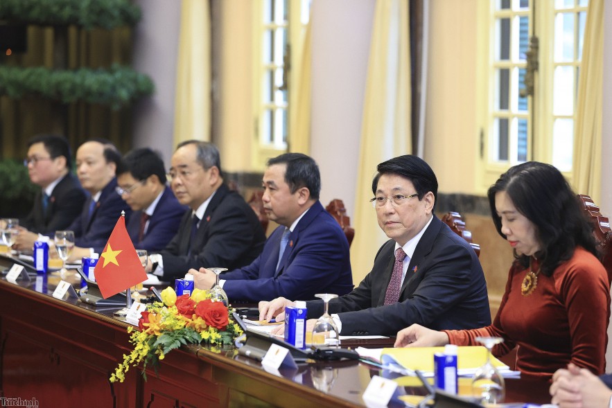 Sau 5 năm triển khai, Hiệp định Thương mại tự do Việt Nam - EU (EVFTA) tiếp tục phát huy hiệu quả rõ nét, đưa Việt Nam trở thành đối tác thương mại hàng hóa lớn nhất của EU trong ASEAN, và EU là đối tác thương mại lớn thứ tư của Việt Nam. Sau 5 năm triển khai, Hiệp định Thương mại tự do Việt Nam - EU (EVFTA) tiếp tục phát huy hiệu quả rõ nét, đưa Việt Nam trở thành đối tác thương mại hàng hóa lớn nhất của EU trong ASEAN, và EU là đối tác thương mại lớn thứ tư của Việt Nam.