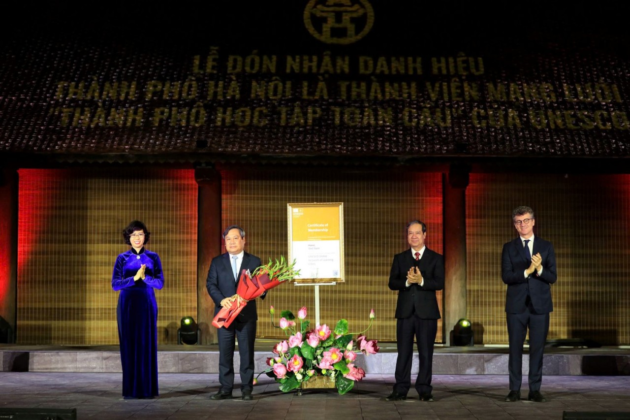Hà Nội đón nhận danh hiệu Thành phố học tập toàn cầu của UNESCO Hà Nội đón nhận danh hiệu Thành phố học tập toàn cầu của UNESCO