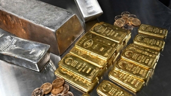 Giá vàng và bạc giảm nhẹ sau đợt tăng kỷ lục: Có nên đầu tư vào lúc này?