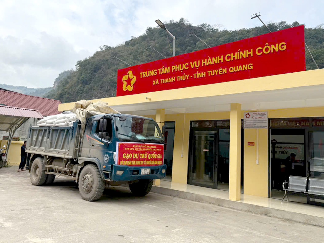 Kịp thời xuất cấp hơn 729 tấn gạo hỗ trợ nhân dân tỉnh Tuyên Quang dịp Tết Bính Ngọ 2026 Kịp thời xuất cấp hơn 729 tấn gạo hỗ trợ nhân dân tỉnh Tuyên Quang dịp Tết Bính Ngọ 2026