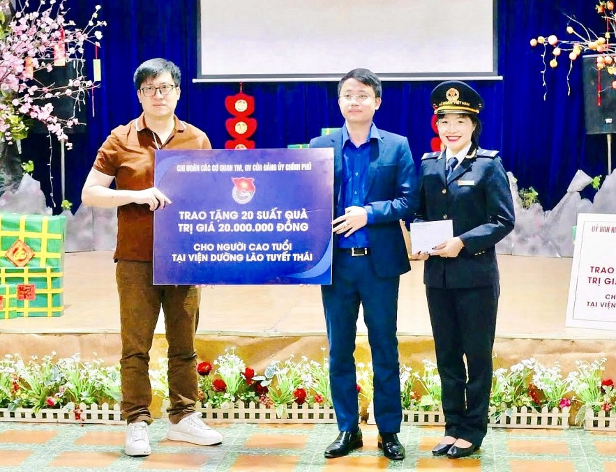 Hải quan trao hơn 100 suất quà Tết Xuân 2026, lan tỏa tinh thần sẻ chia vì cộng đồng