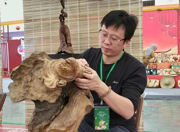 Hà Nội tạo dấu ấn "Tết sum vầy" tại Hội chợ Mùa Xuân 2026 Hà Nội tạo dấu ấn "Tết sum vầy" tại Hội chợ Mùa Xuân 2026