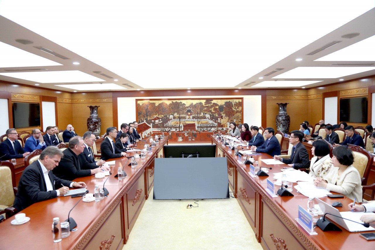 Bộ Tài chính sẵn sàng hỗ trợ doanh nghiệp Thụy Sĩ - Châu Âu đầu tư, kinh doanh tại Việt Nam Bộ Tài chính sẵn sàng hỗ trợ doanh nghiệp Thụy Sĩ - Châu Âu đầu tư, kinh doanh tại Việt Nam