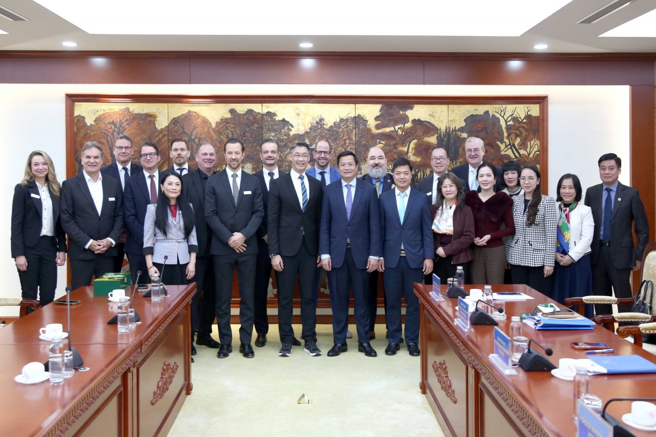 Bộ Tài chính sẵn sàng hỗ trợ doanh nghiệp Thụy Sĩ - Châu Âu đầu tư, kinh doanh tại Việt Nam Bộ Tài chính sẵn sàng hỗ trợ doanh nghiệp Thụy Sĩ - Châu Âu đầu tư, kinh doanh tại Việt Nam