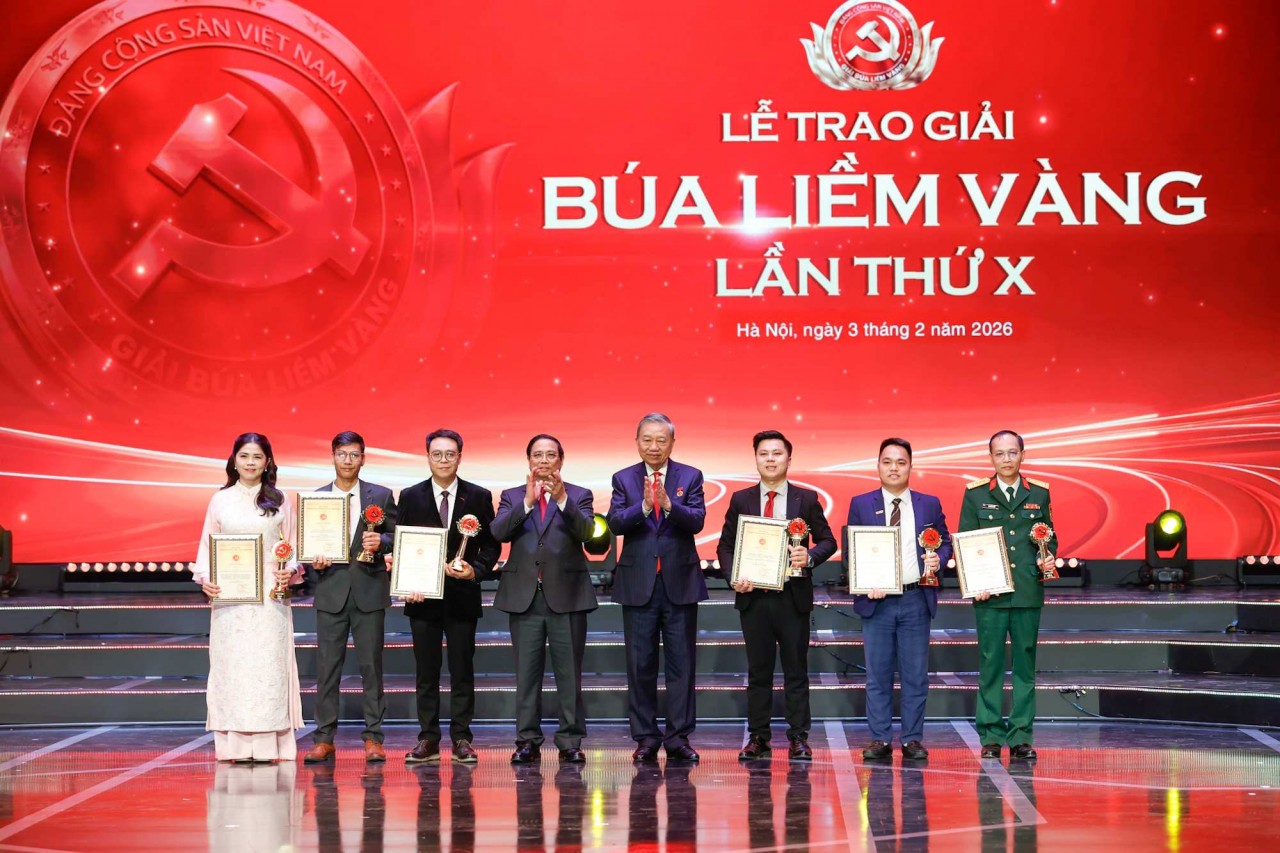 Tuyên dương Bí thư chi bộ xuất sắc và trao giải Búa liềm Vàng lần thứ X Tuyên dương Bí thư chi bộ xuất sắc và trao giải Búa liềm Vàng lần thứ X