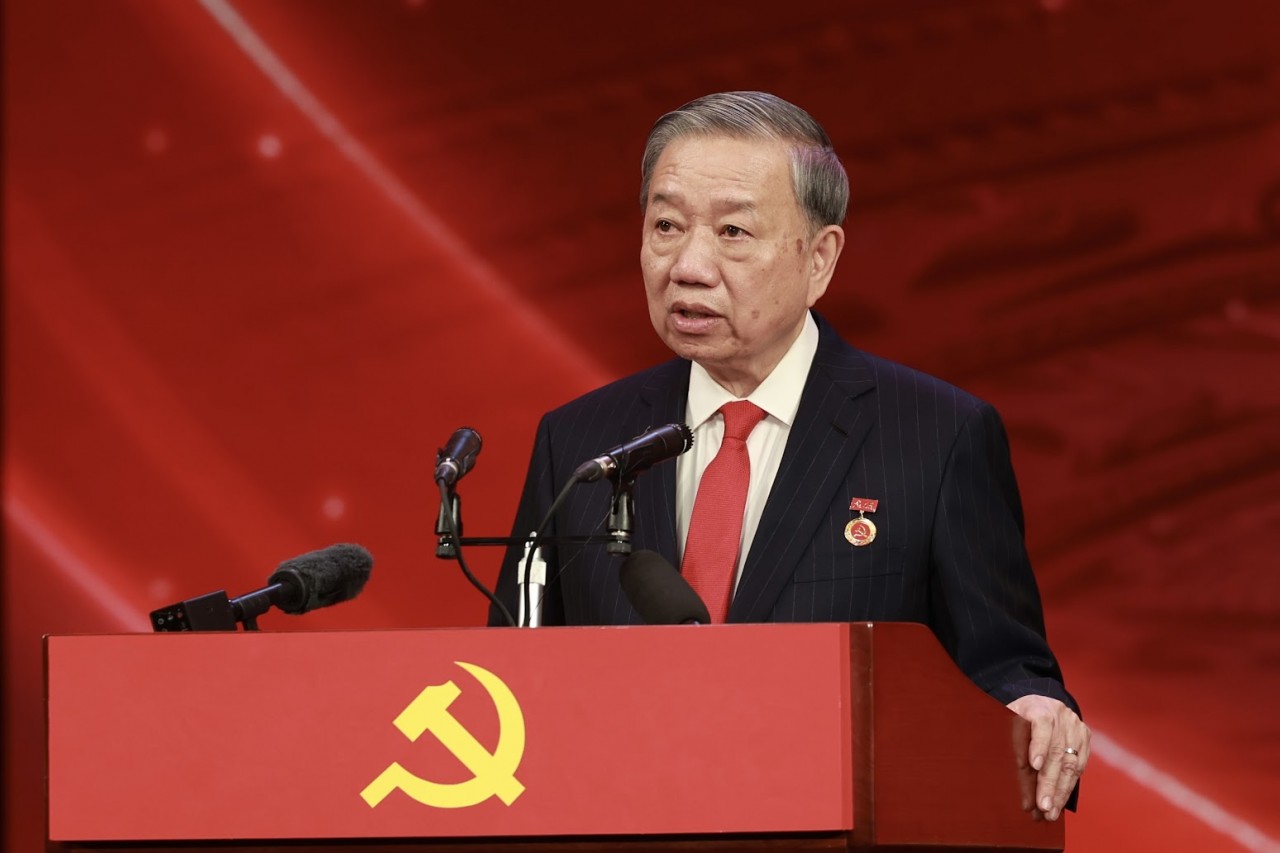 Tuyên dương Bí thư chi bộ xuất sắc và trao giải Búa liềm Vàng lần thứ X Tuyên dương Bí thư chi bộ xuất sắc và trao giải Búa liềm Vàng lần thứ X