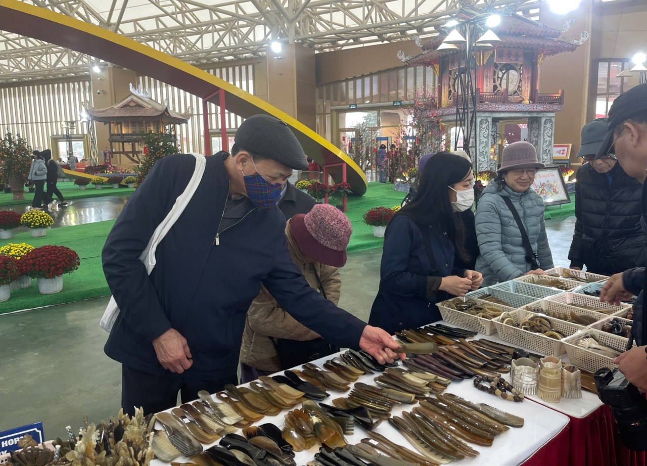 Hà Nội tạo dấu ấn "Tết sum vầy" tại Hội chợ Mùa Xuân 2026