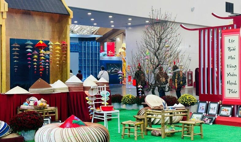 Hà Nội tạo dấu ấn "Tết sum vầy" tại Hội chợ Mùa Xuân 2026