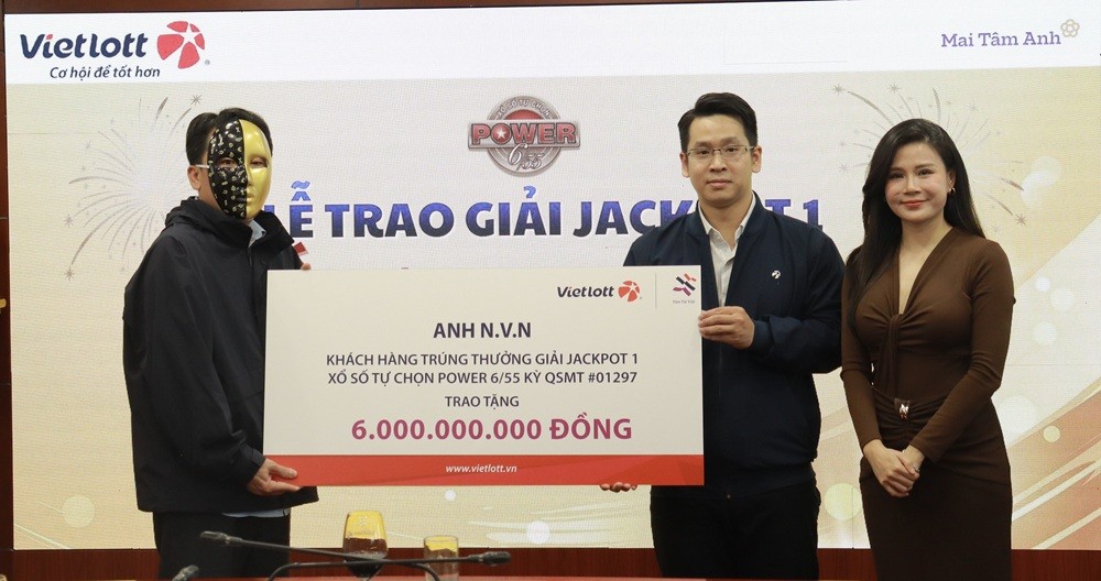 Nam doanh nhân tại TP. Hồ Chí Minh trúng Jackpot 1 xổ số Power 6/55 hơn 257 tỷ đồng