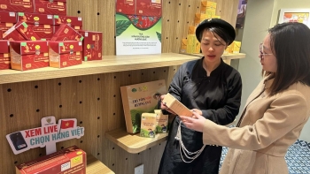 Livestream “Sức sống hàng Việt” trên “phố hiệu” Tràng Tiền