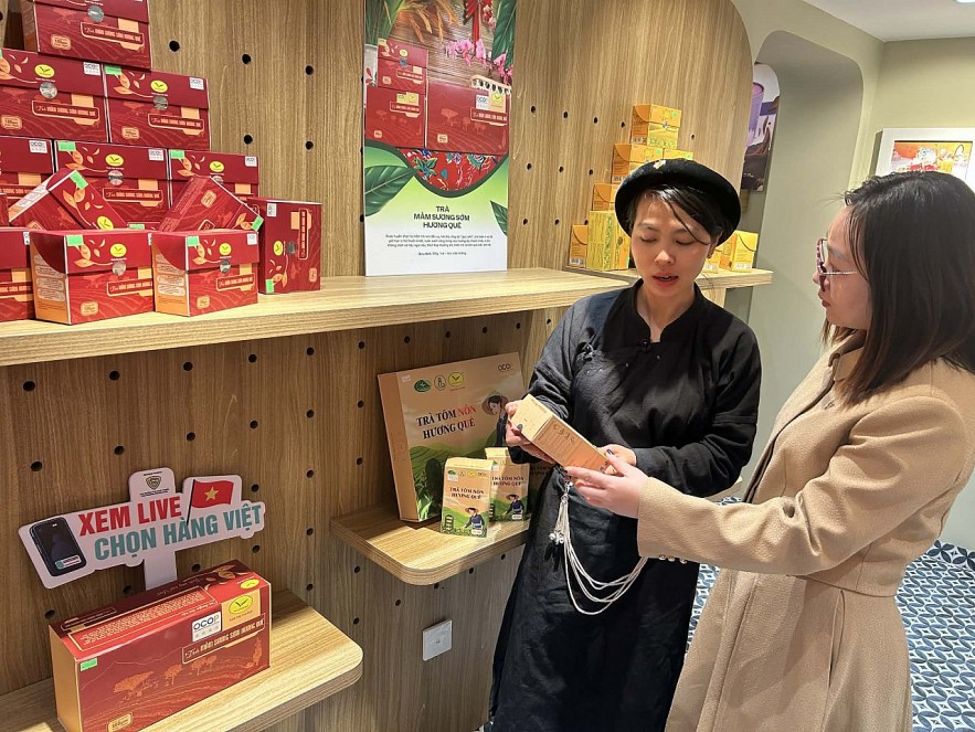 Livestream “Sức sống hàng Việt” trên “phố Hiệu” Tràng Tiền