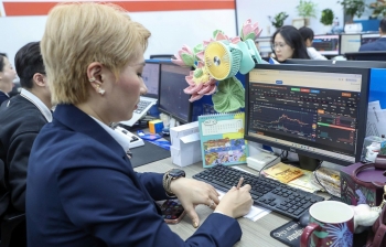 Chứng khoán ngày 5/2: VN-Index giảm gần 9 điểm, thanh khoản xuống thấp