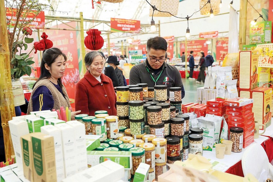 Sức mua tăng mạnh tại Hội chợ Mùa Xuân 2026