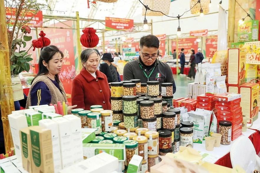 Sức mua tăng mạnh tại Hội chợ Mùa Xuân 2026 Sức mua tăng mạnh tại Hội chợ Mùa Xuân 2026