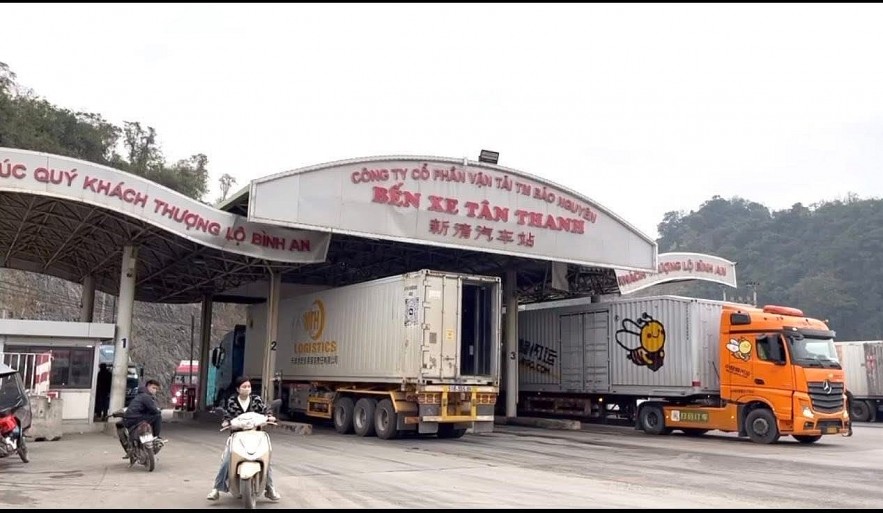 Siết tiền kiểm an toàn thực phẩm: Doanh nghiệp “kẹt” cửa khẩu, nguy cơ ách tắc trở lại