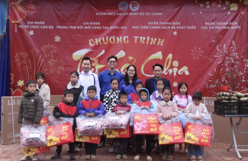 Tuổi trẻ ngành Tài chính mang mùa xuân yêu thương đến vùng khó khăn Thái Nguyên