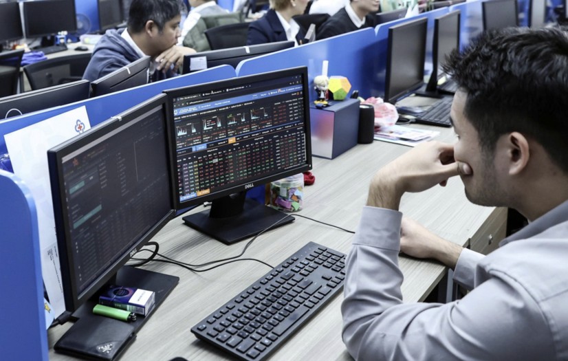 Nhiều trụ đỡ cùng hội tụ giúp thị trường chứng khoán giữ nhịp trong tháng 2