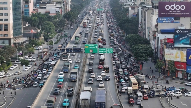 Hà Nội: Tăng cường phân luồng, xử lý vi phạm dừng đỗ để giảm ùn tắc dịp cận Tết