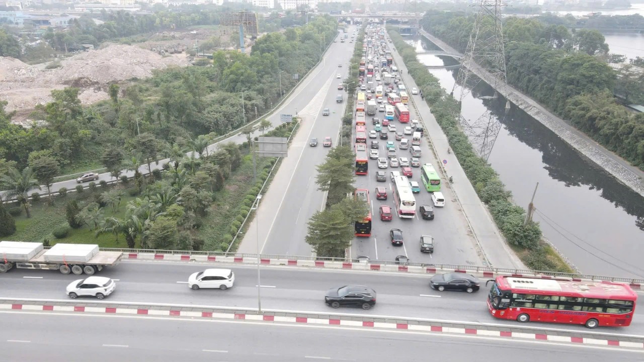 Hà Nội: Tăng cường phân luồng, xử lý vi phạm dừng đỗ để giảm ùn tắc dịp cận Tết