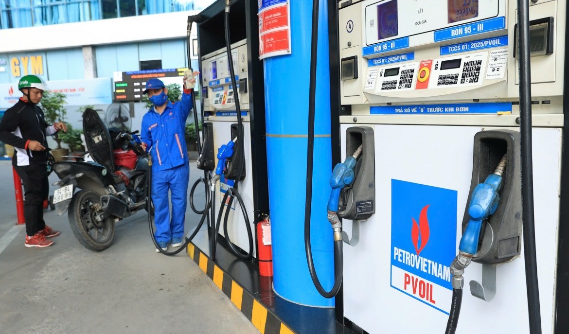 Từ 15h chiều 12/2, giá xăng tăng từ 395 đồng/lít - 418 đồng/lít