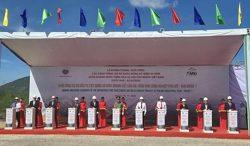 Dự án Khu công nghiệp Phù Mỹ, một trong 2 dự án hạ tầng khu công nghiệp được khởi công trong năm 2025. Dự án Khu công nghiệp Phù Mỹ, một trong 2 dự án hạ tầng khu công nghiệp được khởi công trong năm 2025.
