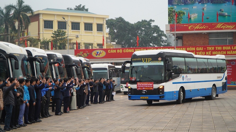 Quảng Ninh: Tổ chức hàng trăm chuyến xe miễn phí đưa công nhân mỏ về quê đón tết