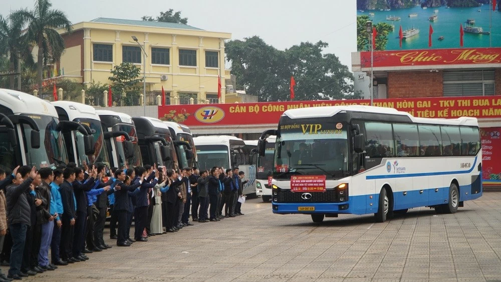 Quảng Ninh: Tổ chức hàng trăm chuyến xe miễn phí đưa công nhân mỏ về quê đón tết Quảng Ninh: Tổ chức hàng trăm chuyến xe miễn phí đưa công nhân mỏ về quê đón tết