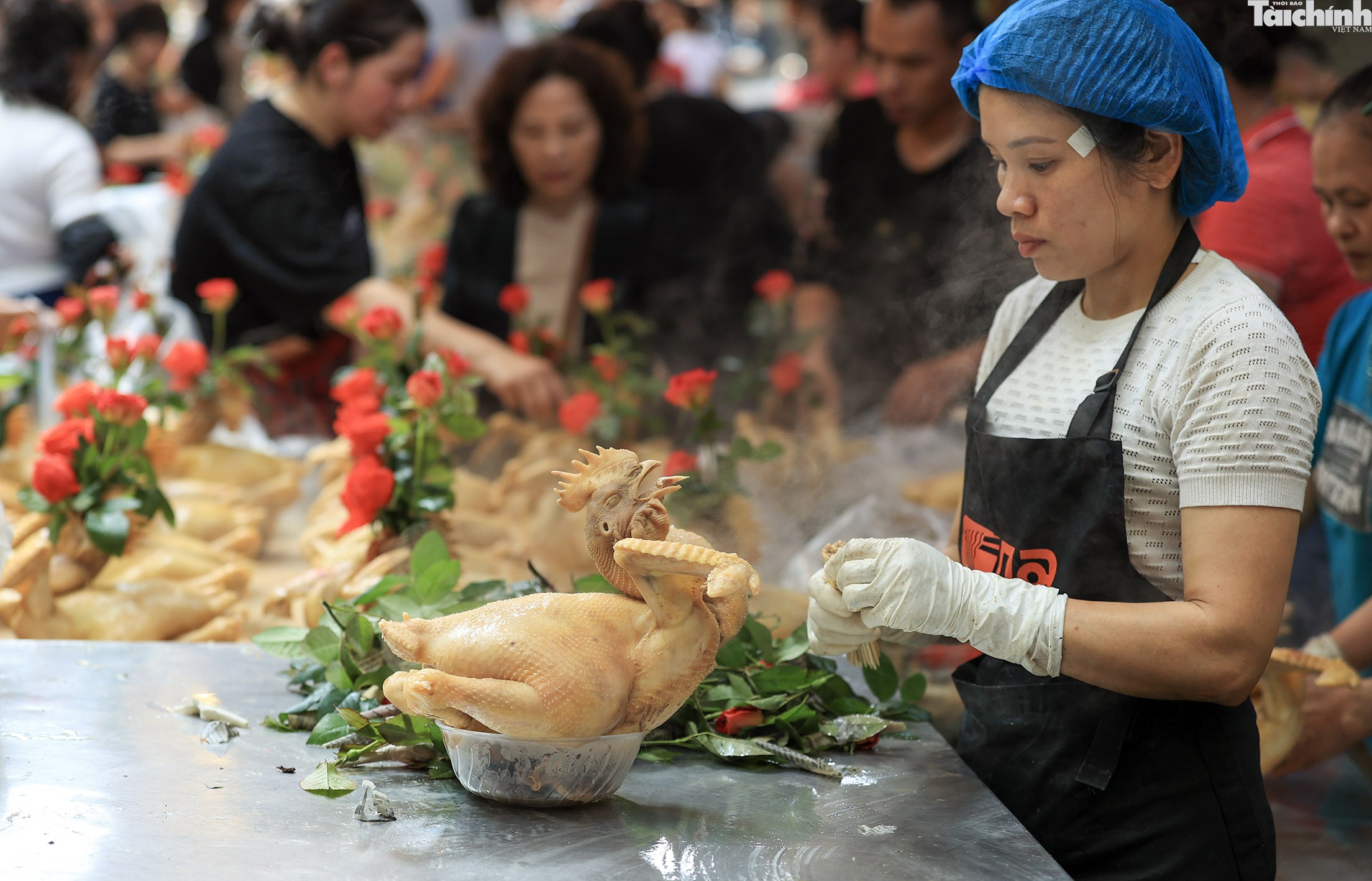 Hà Nội: Gà lễ giá tiền triệu vẫn đắt khách, làm không kịp bán