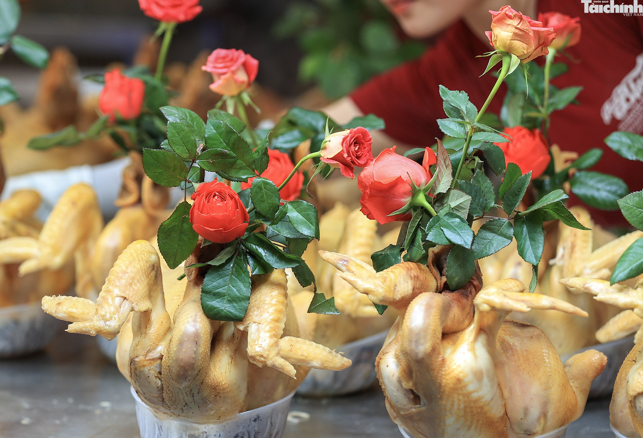 Hà Nội: Gà lễ giá tiền triệu vẫn đắt khách, làm không kịp bán