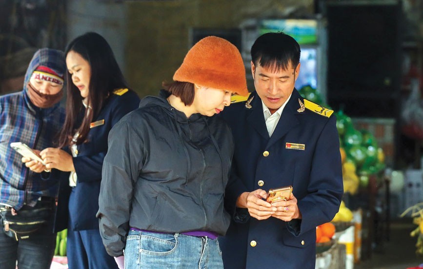 “Đi từng ngõ, gõ từng hộ” hỗ trợ hộ kinh doanh lớn mạnh