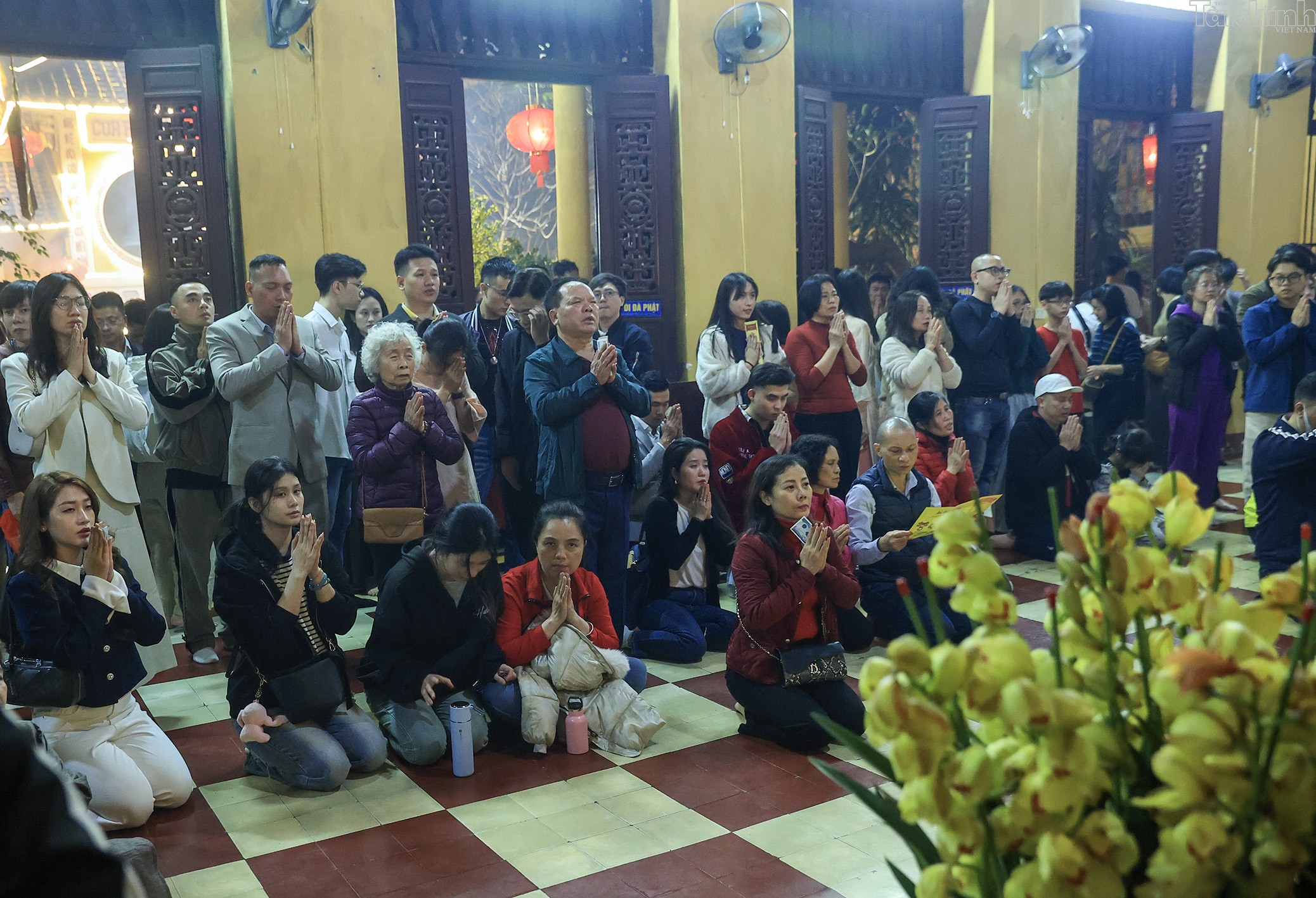 Đêm giao thừa linh thiêng và rộn ràng của người Hà Nội