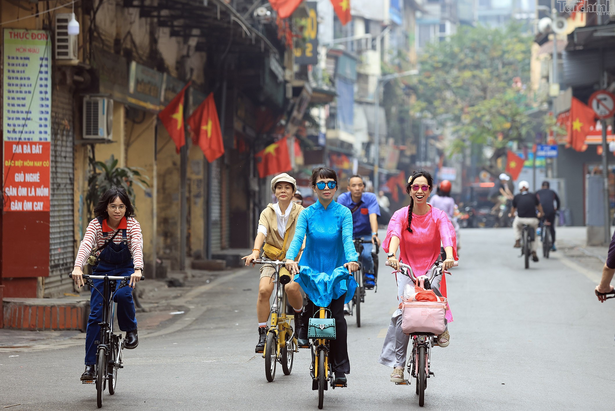 Người Hà Nội thảnh thơi sáng mùng 1 Tết