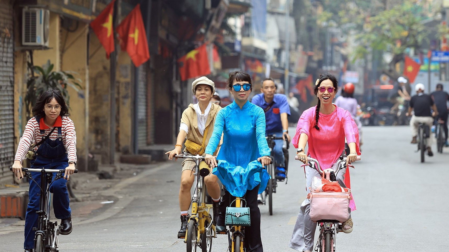 Người Hà Nội thảnh thơi sáng mùng 1 Tết