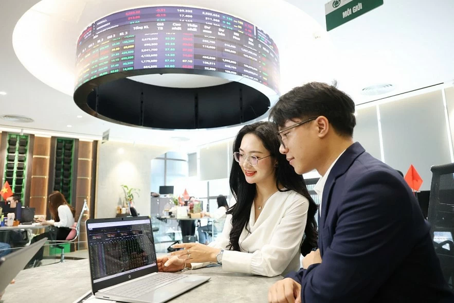 Chứng khoán Việt bước vào hành trình “nâng chất” Chứng khoán Việt bước vào hành trình “nâng chất”