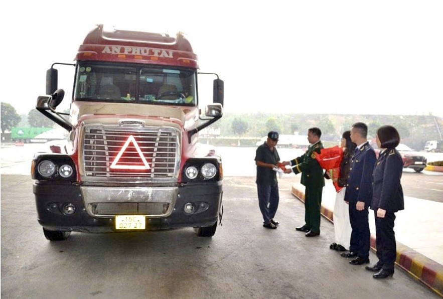 Mùng 1 Tết 2026 cửa khẩu Kim Thành thông quan 13 xe nông sản