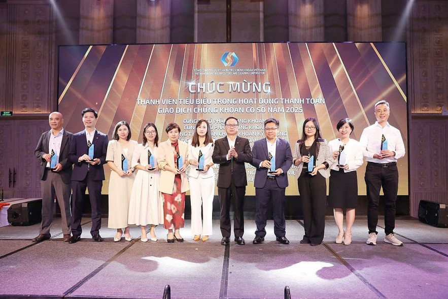 Sẵn sàng “đón gió dông” cùng thị trường chứng khoán