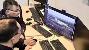 Hải quan khai xuân thông quan chuyến bay du lịch nhập cảnh tại Vân Đồn, Quảng Ninh