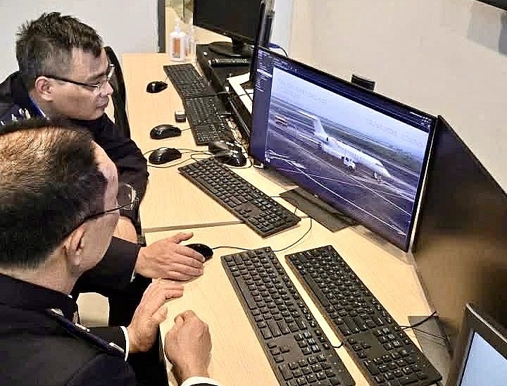 undefined Hải quan Cẩm Phả khai xuân thông quan chuyến bay nhập cảnh đầu tiên tại Vân Đồn