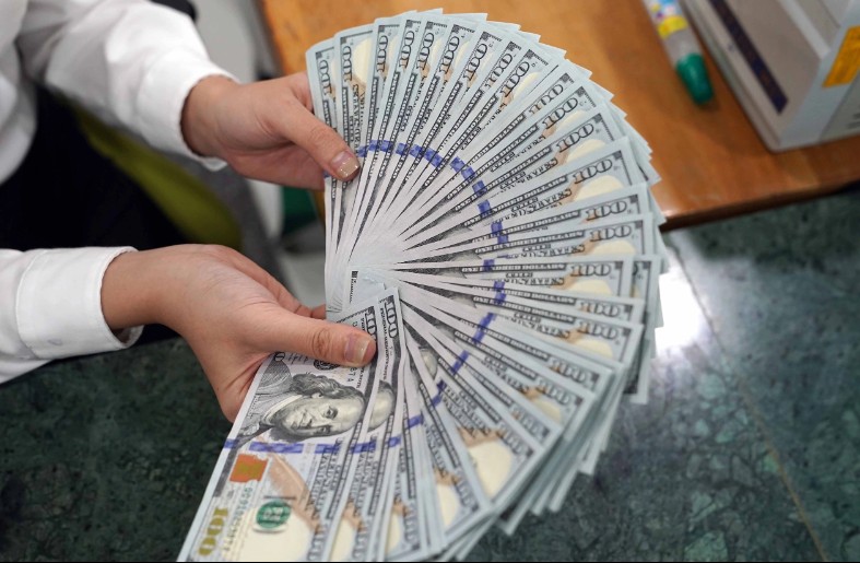 Tỷ giá USD hôm nay (19/2): Thế giới tăng,"chợ đen" biến động trái chiều