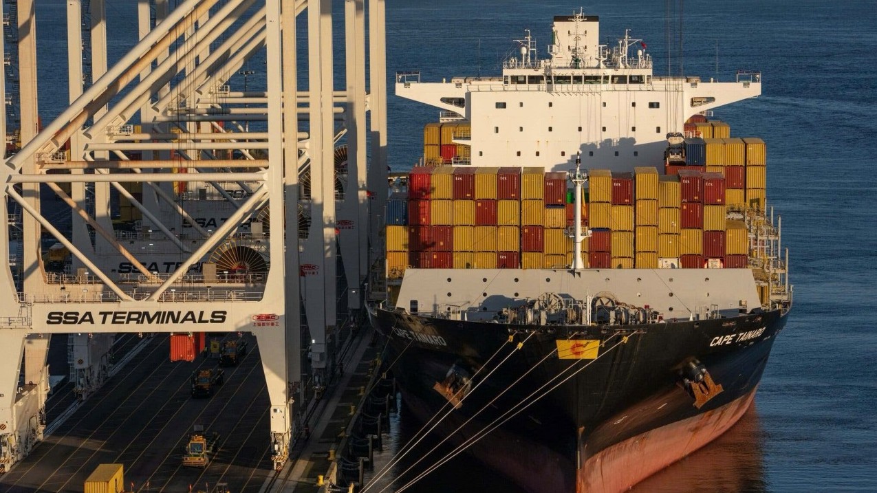 Nhu cầu đòi hoàn thuế tăng cao sau khi Toà án phán quyết thuế quan của Tổng thống Trump là bất hợp pháp