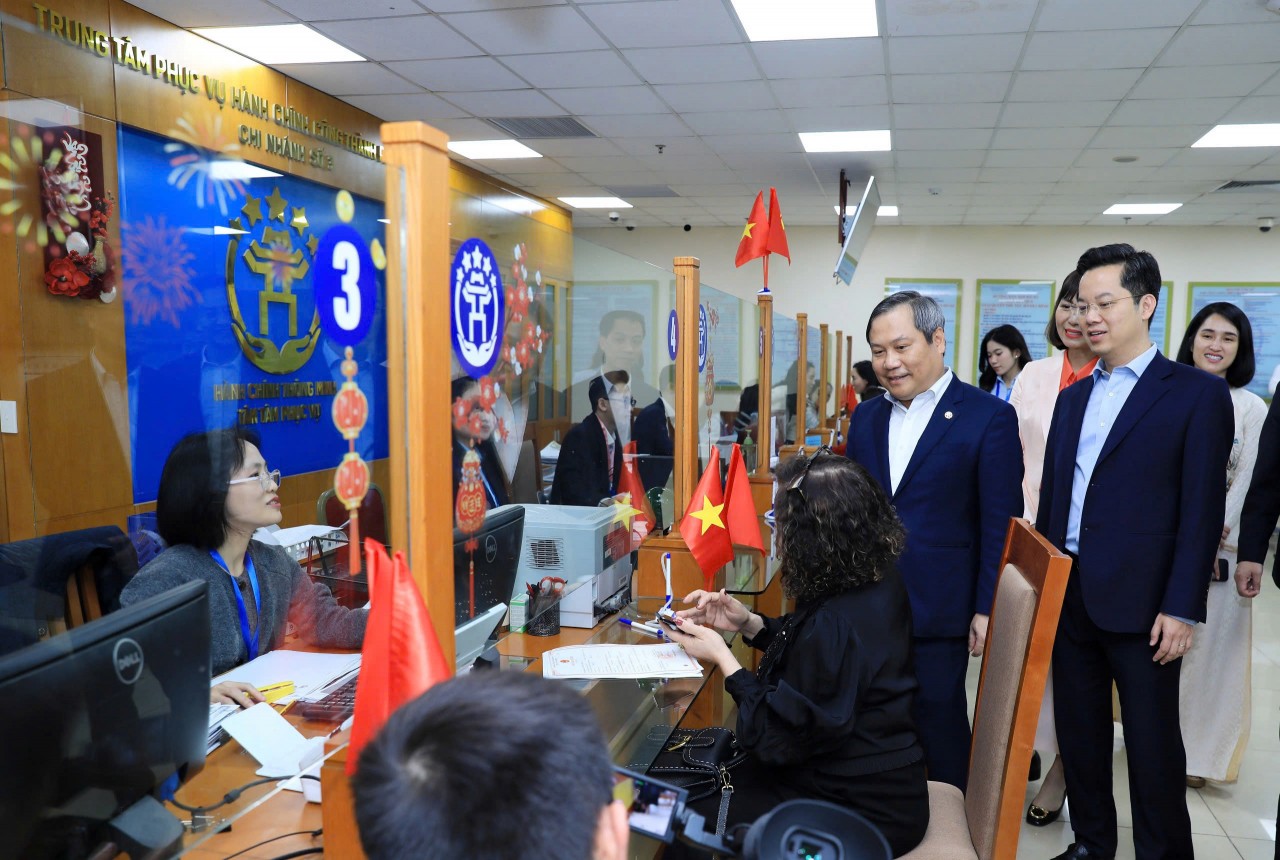 Chủ tịch UBND TP. Hà Nội Vũ Đại Thắng: Giải quyết thủ tục hành chính kịp thời, tận tâm phục vụ nhân dân ngay từ những ngày đầu Xuân