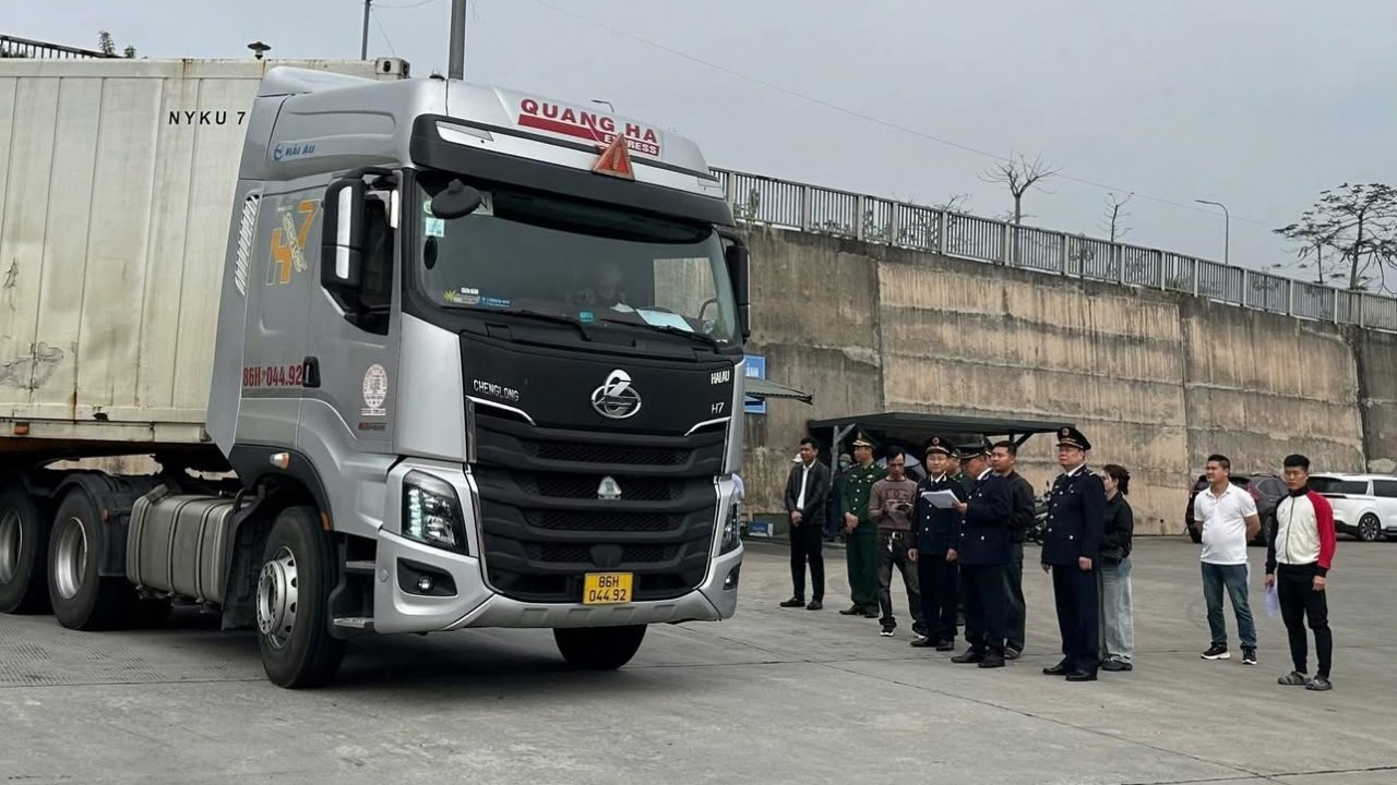 Hoạt động xuất nhập khẩu tại Móng Cái sôi động trở lại sau Tết Nguyên đán