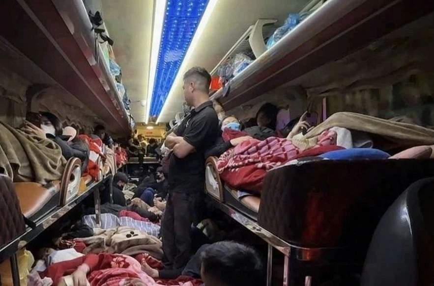 10 ngày nhận 50 phản ánh, phạt gần 2,3 tỷ đồng xe khách nhồi nhét dịp Tết 10 ngày nhận 50 phản ánh, phạt gần 2,3 tỷ đồng xe khách nhồi nhét dịp Tết