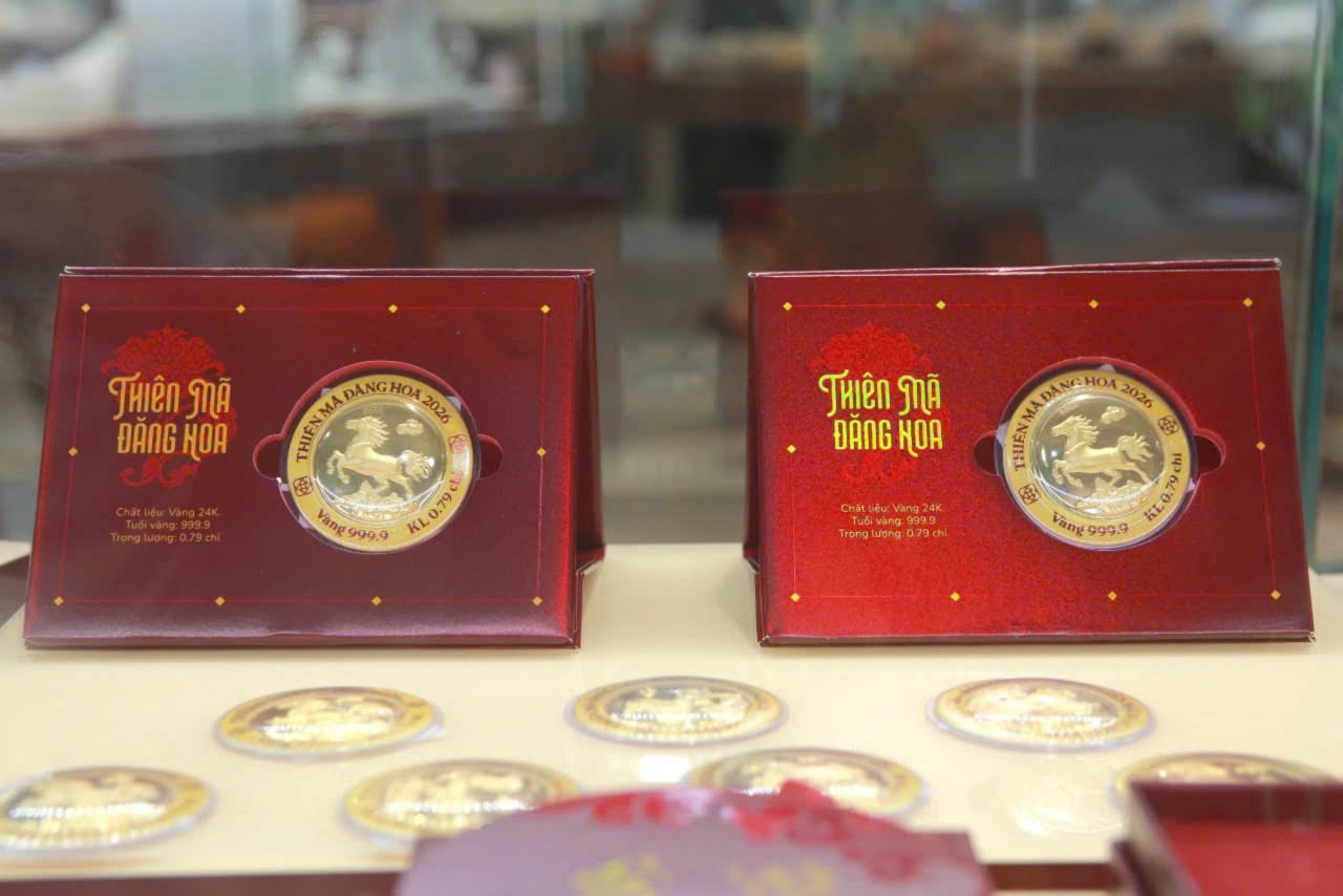 Vía Thần Tài 2026: Người mua vàng tìm kiếm “giá trị kép” thay vì chỉ tích trữ Vía Thần Tài 2026: Người mua vàng tìm kiếm “giá trị kép” thay vì chỉ tích trữ