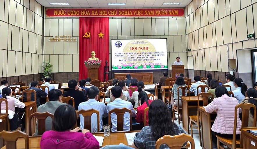 Thống kê tỉnh Gia Lai tổ chức hội nghị tập huấn nghiệp vụ và ứng dụng công nghệ thông tin trong thu thập các phiếu điều tra cơ sở sản xuất kinh doanh cá thể, tổ hợp tác, cơ sở tôn giáo, tín ngưỡng. Ảnh: Kim Loan. Thống kê tỉnh Gia Lai tổ chức hội nghị tập huấn nghiệp vụ và ứng dụng công nghệ thông tin trong thu thập các phiếu điều tra cơ sở sản xuất kinh doanh cá thể, tổ hợp tác, cơ sở tôn giáo, tín ngưỡng. Ảnh: Kim Loan.