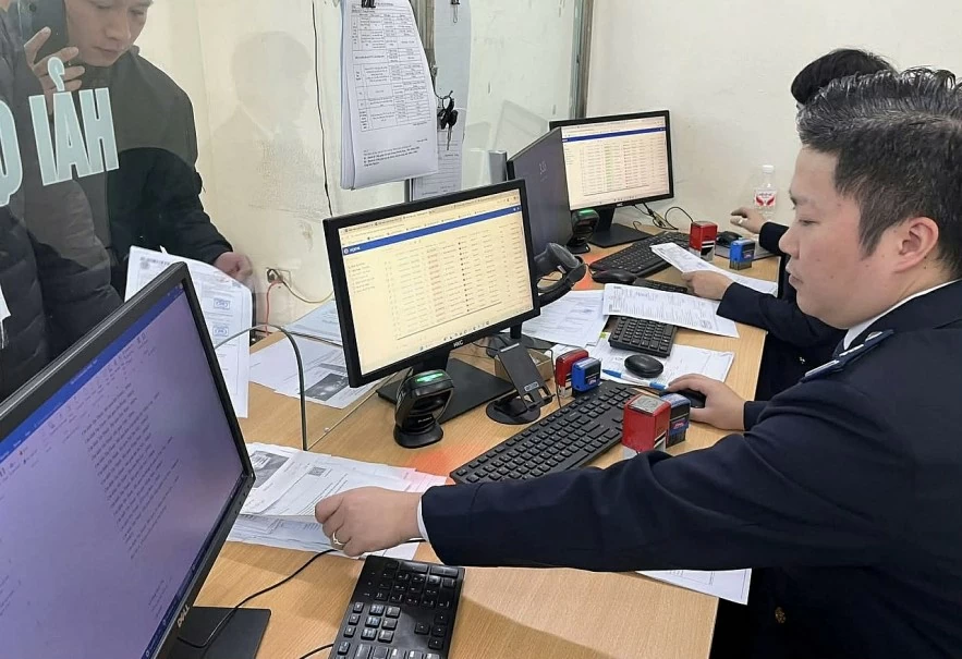 undefined Bộ Tài chính công bố sửa đổi, bãi bỏ hàng loạt thủ tục hành chính lĩnh vực hải quan